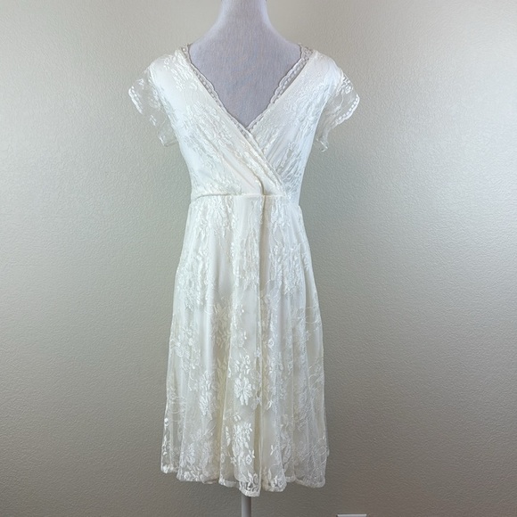 Tiffany Rose Cream Flutter Sleeve V-Neck Maternity Midi Wedding Dress Size 2 - Picture 5 of 11